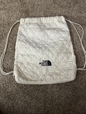 The North Face Quilted Drawstring Sackpack in White with Black Logo